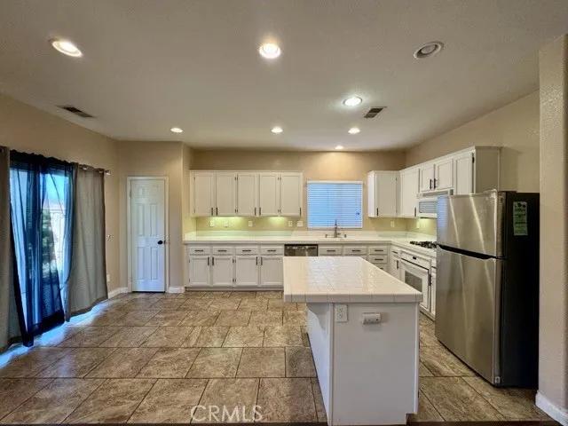 804 El Dorado Court, Lake Elsinore Ca 92530 | Detached 12