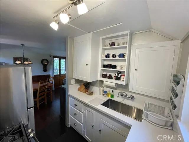 121 E Aeroplane Boulevard, Big Bear City Ca 92314 | Detached 23