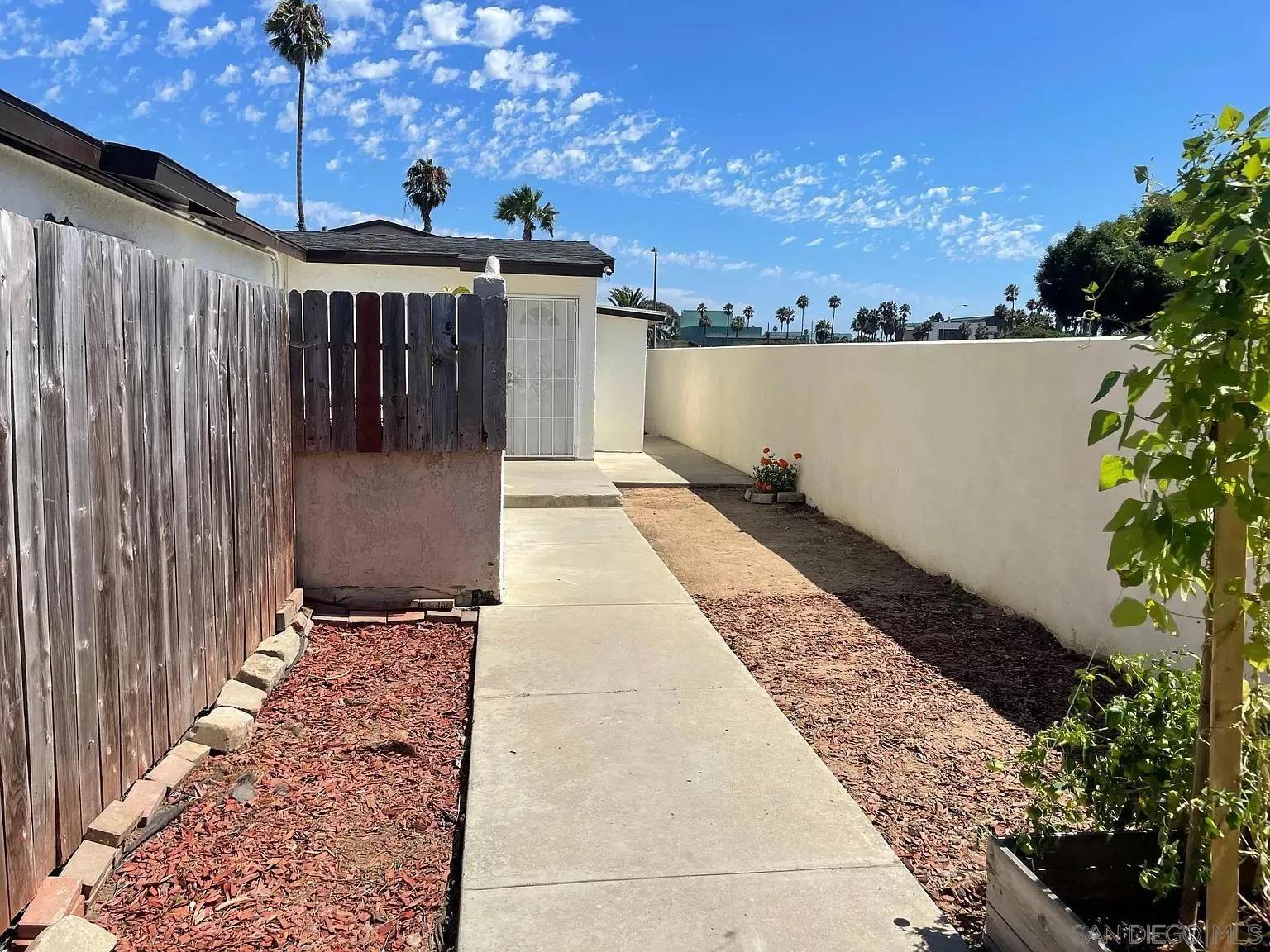 1305 Puls St, Oceanside Ca 92058 | Detached 3