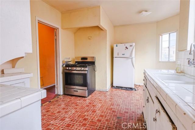 144 S Kenmore Avenue, Los Angeles CA 90004 | Multi Family 28