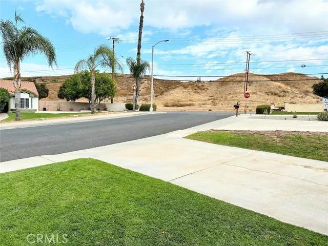 2594 Gunnison Way, Colton Ca 92324 | Detached 36