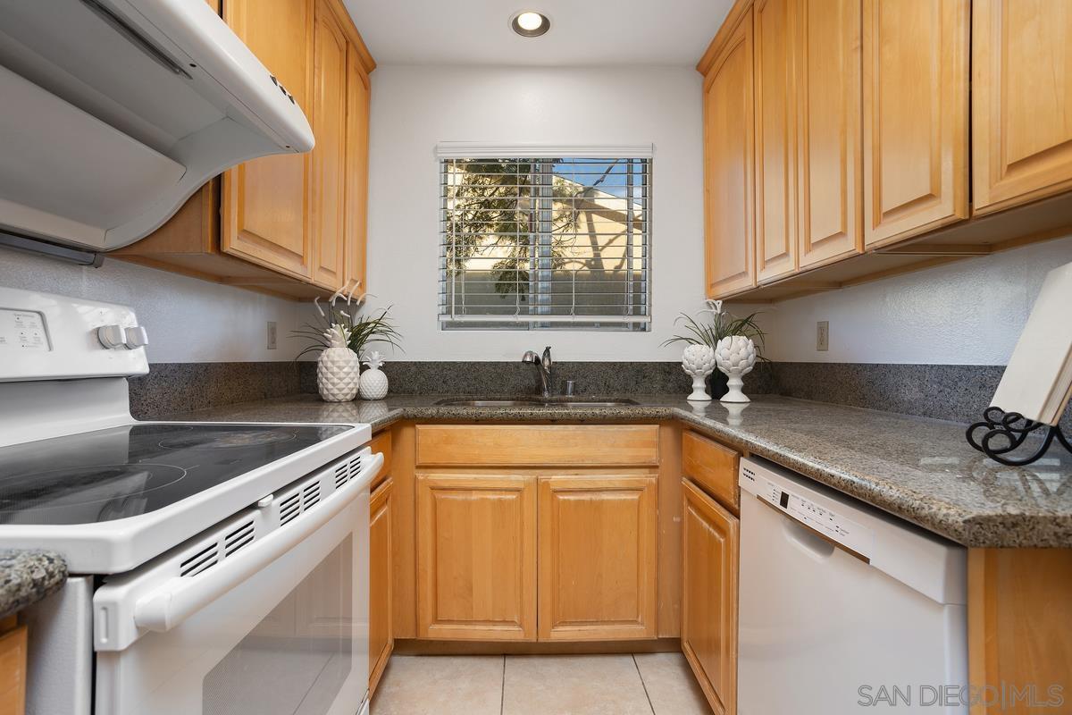 7884 Camino Glorita, University City CA 92122 | Townhouse 7