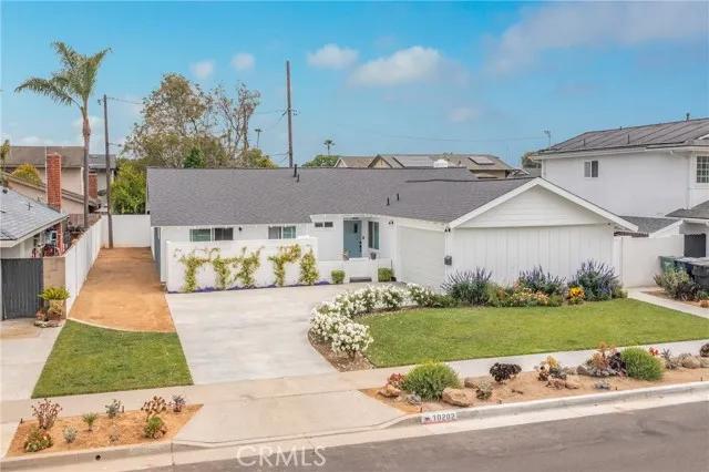 10202 Constitution Drive, Huntington Beach Ca 92646 | Detached 43