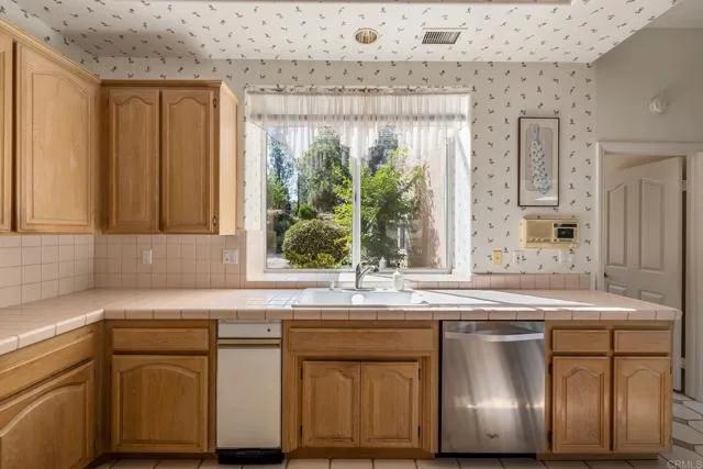 1692 Dewitt Estates Road, Alpine Ca 91901 | Detached 24