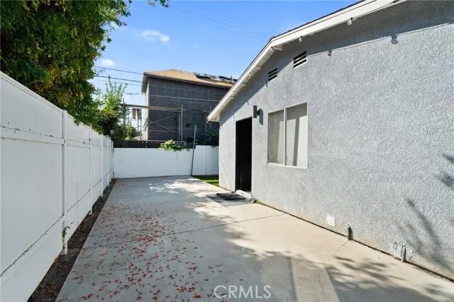 7235 Yarmouth Avenue, Reseda Ca 91335 | Detached 30