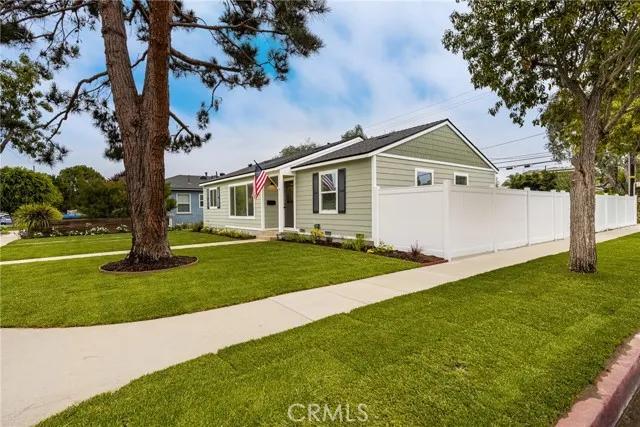 2069 N Greenbrier Road, Long Beach Ca 90815 | Detached 3