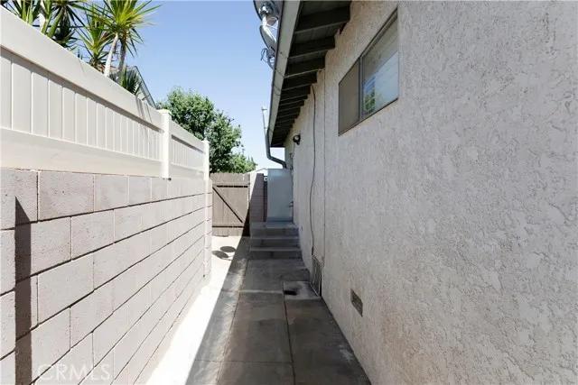 10207 Collett Ave, North Hills Ca 91343 | Detached 24