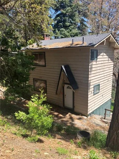 675 East Victoria Court, Lake Arrowhead Ca 92352 | Detached 2