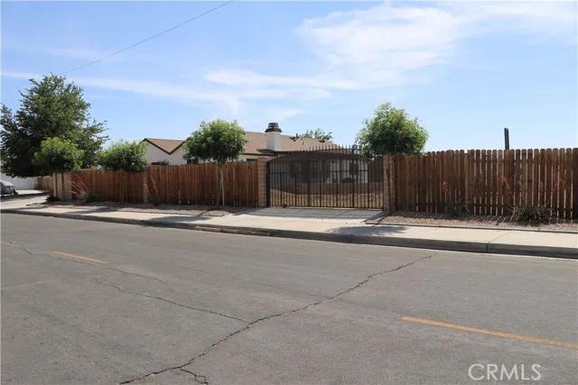 22192 Goshute Avenue, Apple Valley Ca 92307 | Detached 38