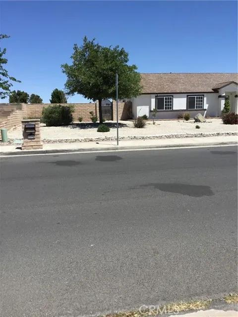 22192 Goshute Avenue, Apple Valley Ca 92307 | Detached 1