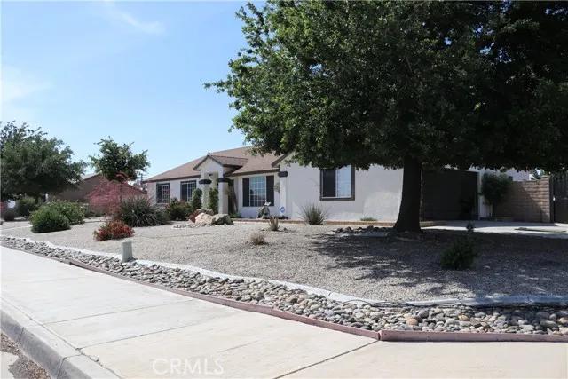 22192 Goshute Avenue, Apple Valley Ca 92307 | Detached 35