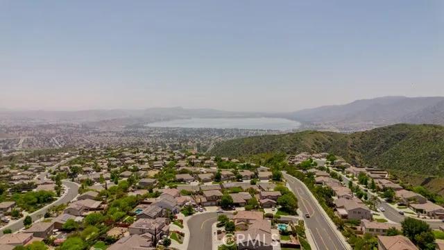 29229 Gateway Drive, Lake Elsinore Ca 92530 | Detached 45