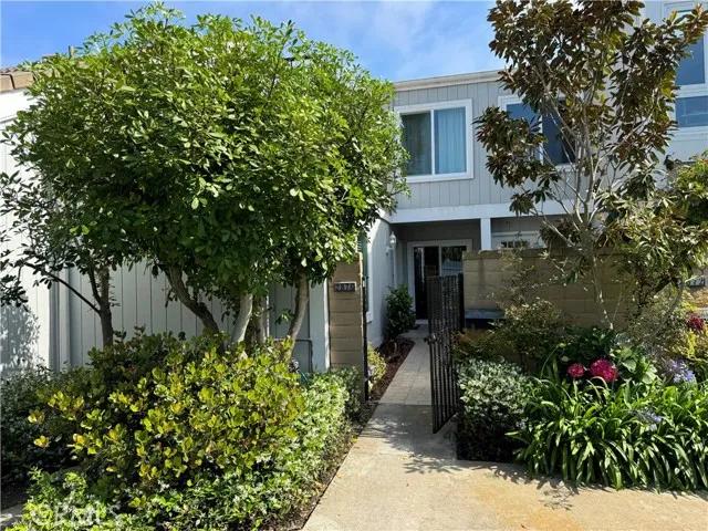 3876 Montego Drive, Huntington Beach CA 92649 | Detached 4