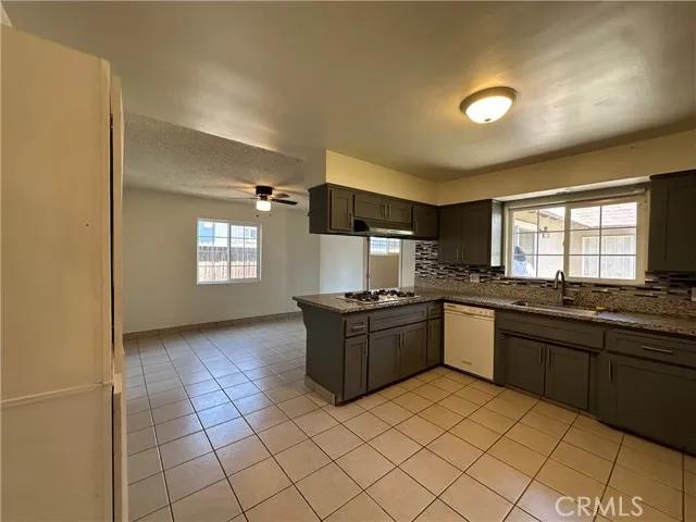 3008 Leonard Street, Bakersfield Ca 93304 | Detached 12