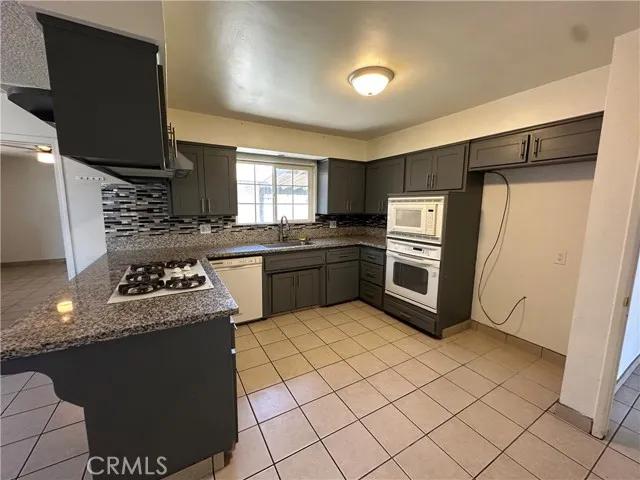 3008 Leonard Street, Bakersfield Ca 93304 | Detached 8