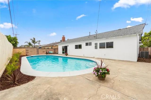 16092 Melody Lane, Huntington Beach Ca 92649 | Detached 28