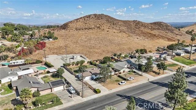 11179 Arlington Avenue, Riverside Ca 92505 | Detached 38