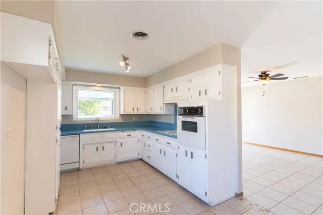 641 W Whittier Avenue, Hemet Ca 92543 | Detached 5