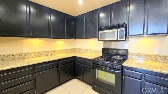 24 Town And Country Road, Pomona Ca 91766 | Townhouse 9