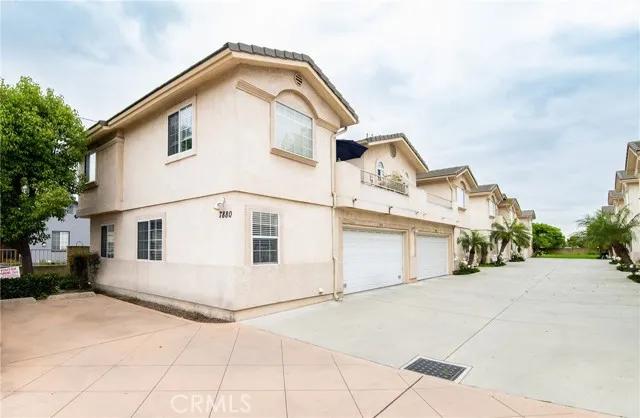 7880 Stewart And Gray Road, Downey Ca 90241 | Townhouse 32