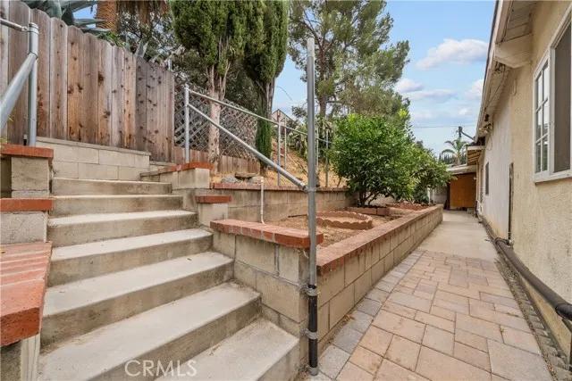 2035 Las Colinas Avenue, Los Angeles Ca 90041 | Detached 40