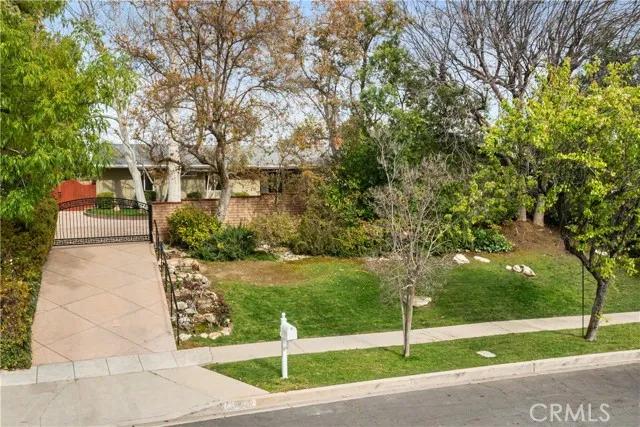 23925 Crosson Drive, Woodland Hills Ca 91367 | Detached 40