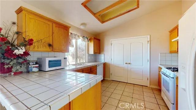 16284 Joshua Street, Hesperia Ca 92345 | Detached 18