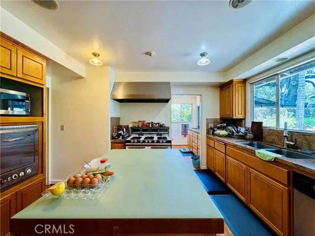 1777 La Cresta Drive, Pasadena Ca 91103 | Detached 10