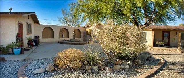 9525 Bonita Vista Street, Apple Valley Ca 92308 | Detached 52