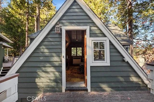 226 Holiday Drive, Lake Arrowhead Ca 92352 | Detached 33