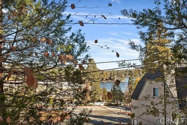 226 Holiday Drive, Lake Arrowhead Ca 92352 | Detached 34