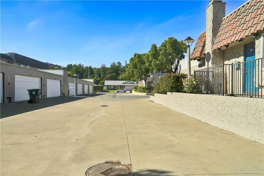 24335 La Glorita Circle, Newhall Ca 91321 | Townhouse 22