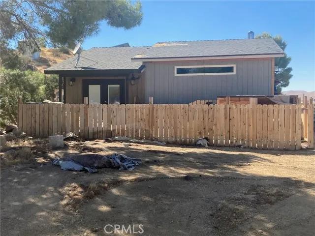 24207 Cascade Trail, Apple Valley Ca 92308 | Detached 2