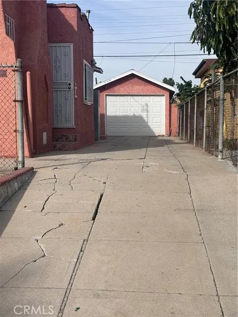 1045 W 99th Street, Los Angeles Ca 90044 | Detached 9