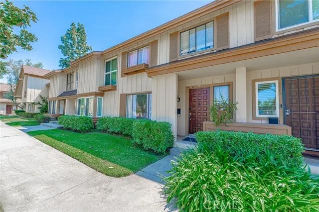 9560 Karmont Avenue, South Gate Ca 90280 | Townhouse 0