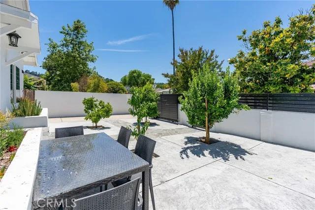 5030 Newcastle Avenue, Encino Ca 91316 | Detached 6