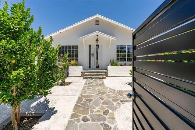 5030 Newcastle Avenue, Encino Ca 91316 | Detached 7