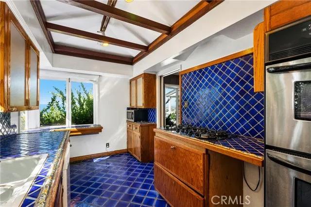 966 Coast View Drive, Laguna Beach Ca 92651 | Detached 7