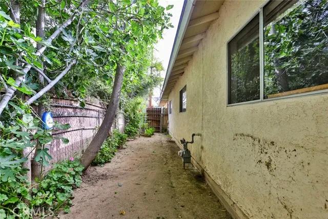 2556 5th Street, Riverside Ca 92507 | Detached 44