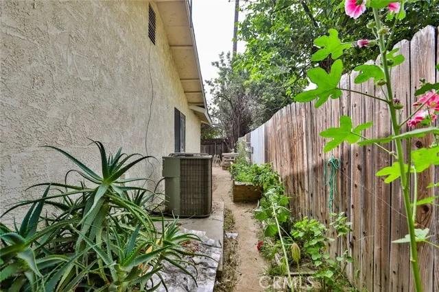 2556 5th Street, Riverside Ca 92507 | Detached 45