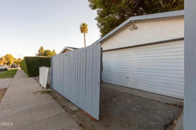 19900 Acre Street, Northridge Ca 91324 | Detached 33