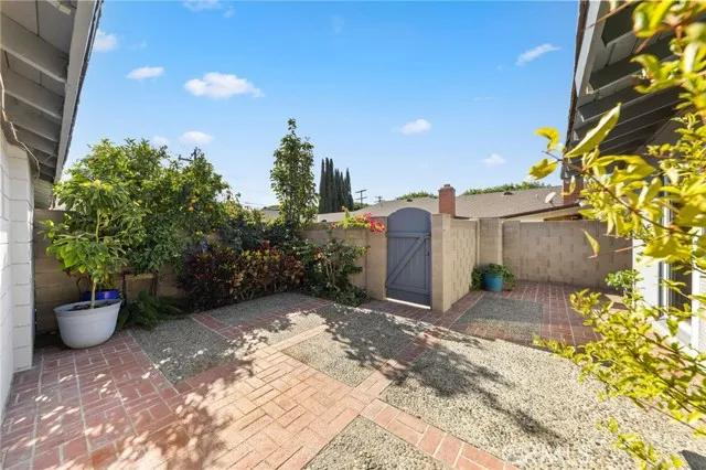 1828 E. 19th St. # 4, Santa Ana Ca 92705 | All Other Attached 21