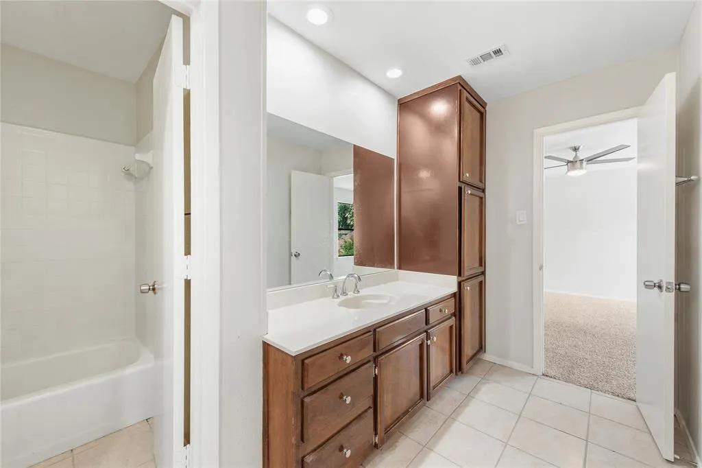 2019 Winter Sunday Way, Arlington, Tarrant County, Texas 76012, USA | Condo 31