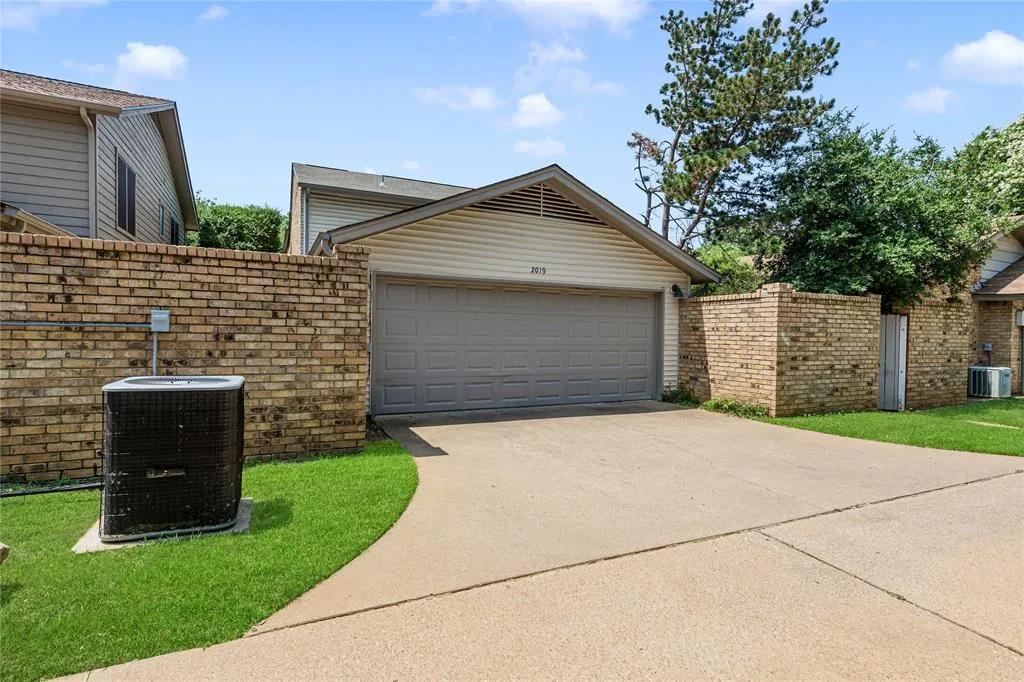 2019 Winter Sunday Way, Arlington, Tarrant County, Texas 76012, USA | Condo 32