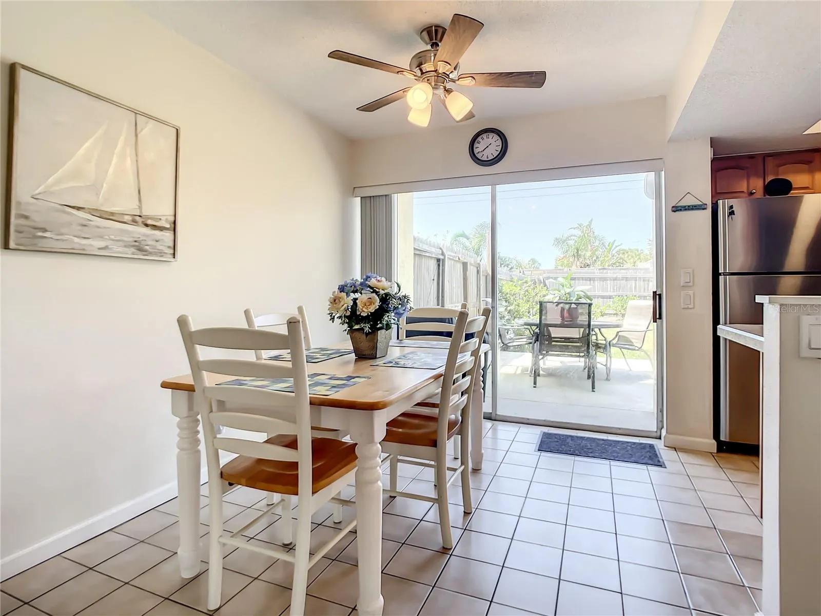 312 DUE EAST ST | Dining area