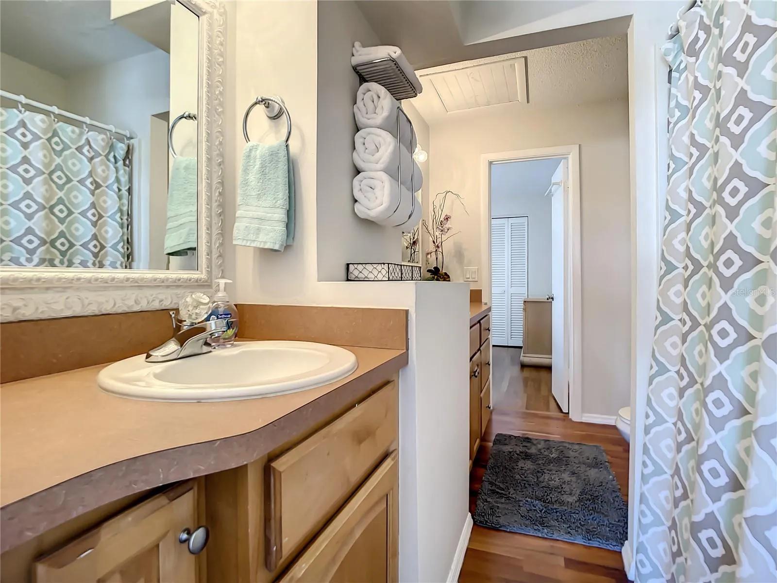 312 DUE EAST ST | Full bath on second floor